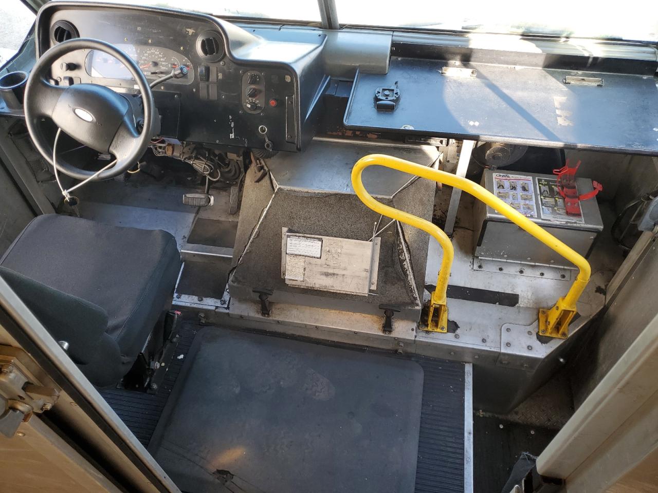 Lot #3282324317 2008 FORD ECONOLINE E450 SUPER DUTY COMMERCIAL STRIPPED CHASSIS