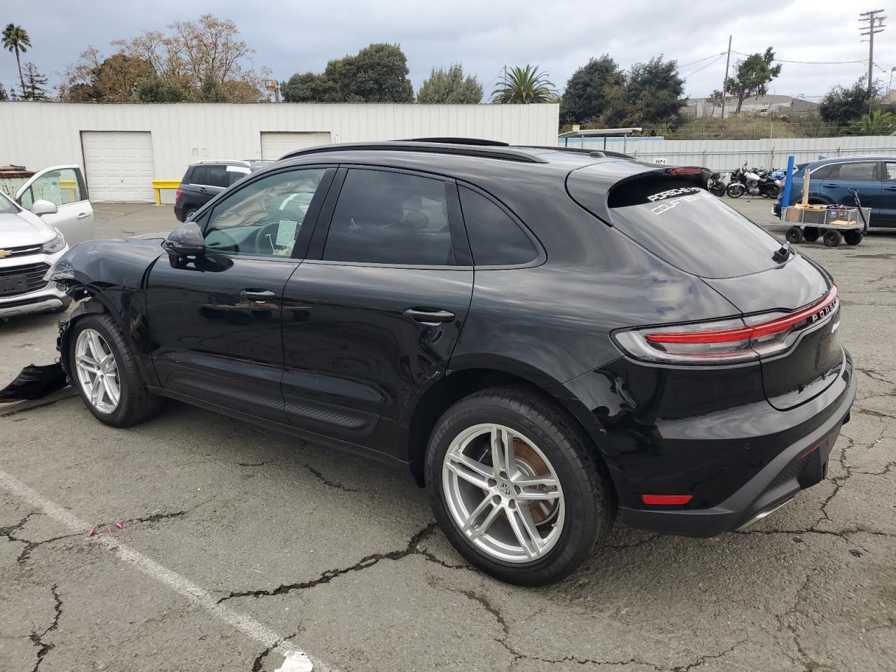 PORSCHE MACAN BASE