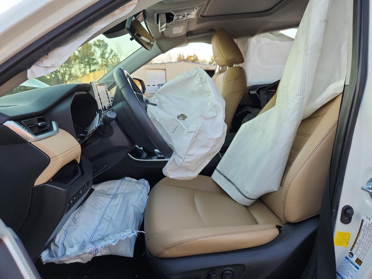 TOYOTA RAV4 XLE PREMIUM