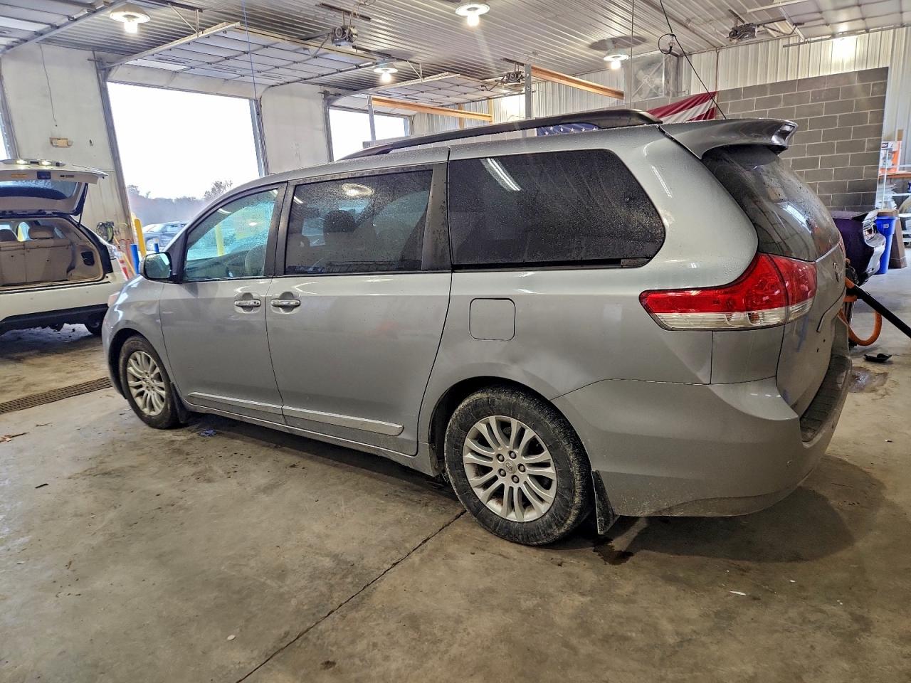 TOYOTA SIENNA XLE