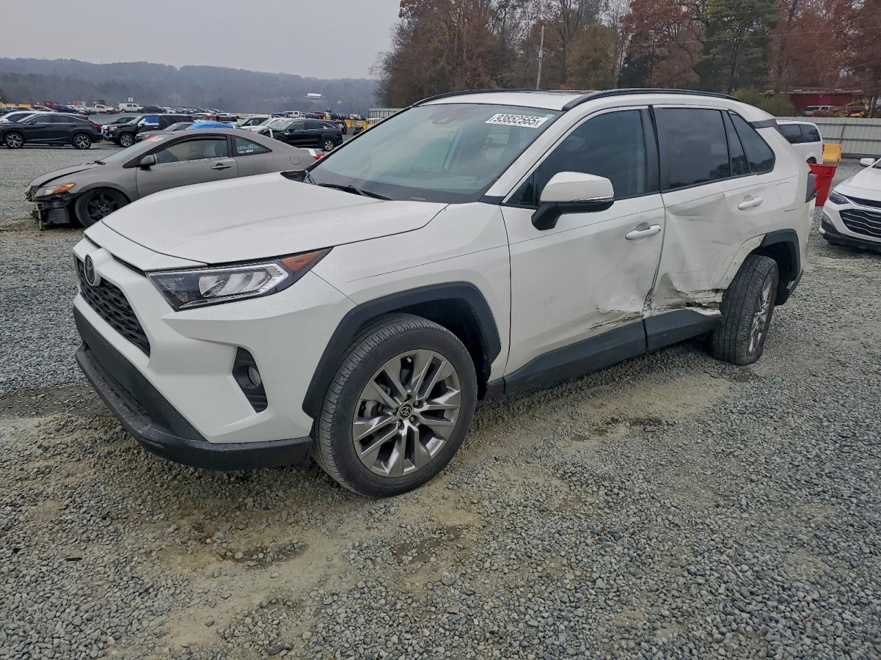 TOYOTA RAV4 XLE PREMIUM