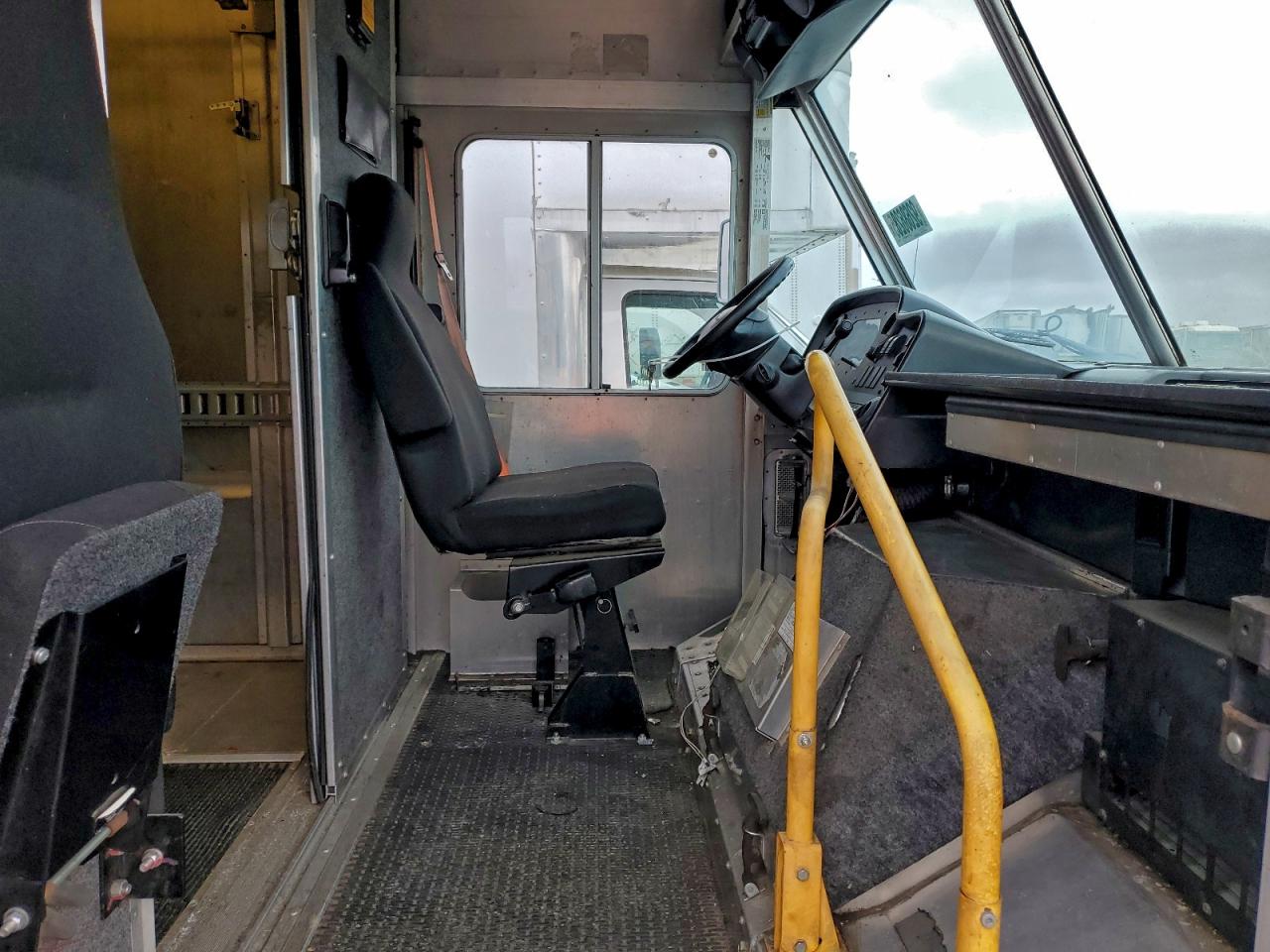 FORD ECONOLINE E450 SUPER DUTY COMMERCIAL STRIPPED CHASSIS