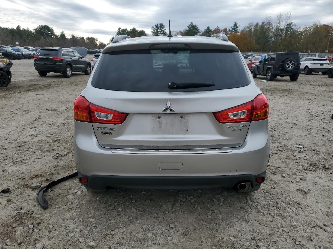 MITSUBISHI OUTLANDER LE