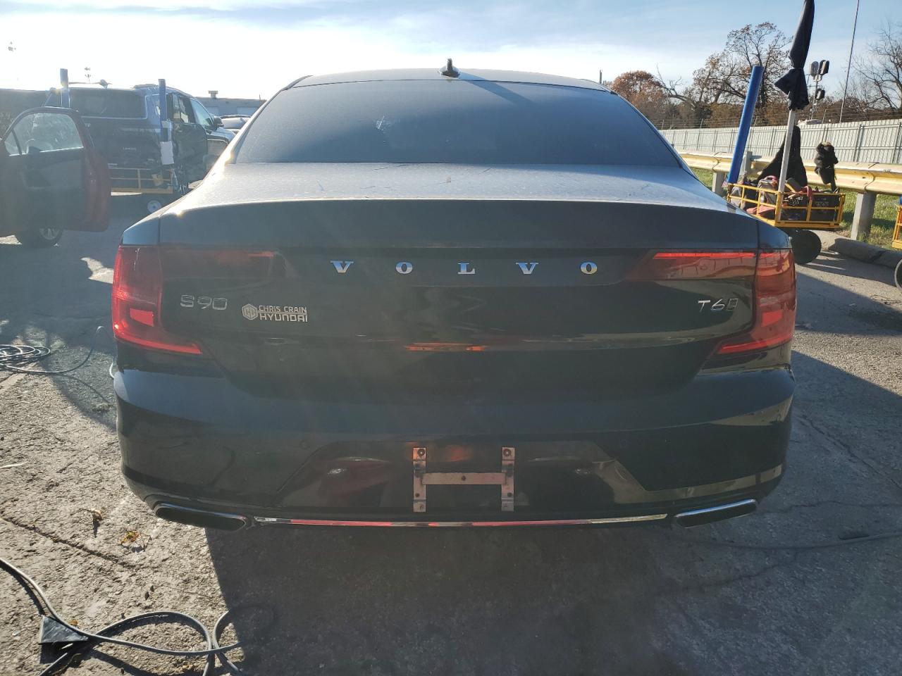 VOLVO S90 T6 MOMENTUM