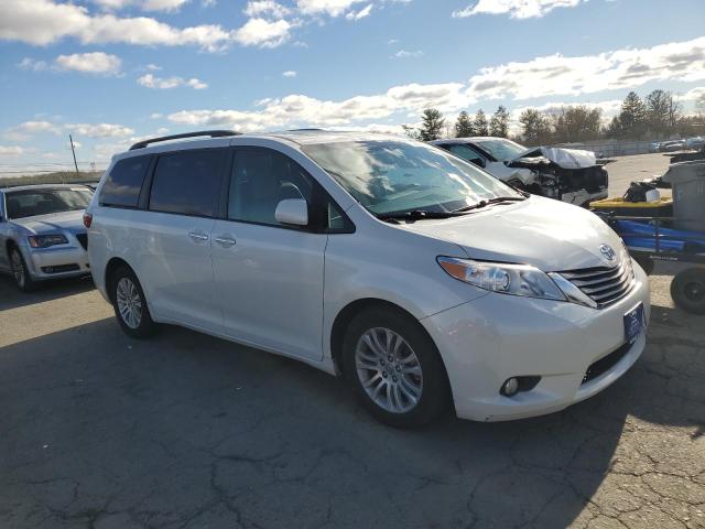2015 TOYOTA SIENNA XLE #3303879729