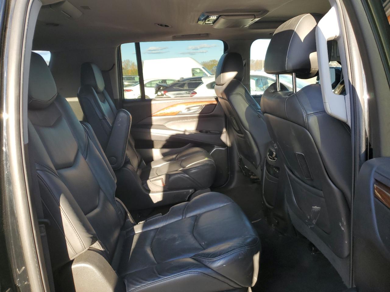 CADILLAC ESCALADE ESV LUXURY