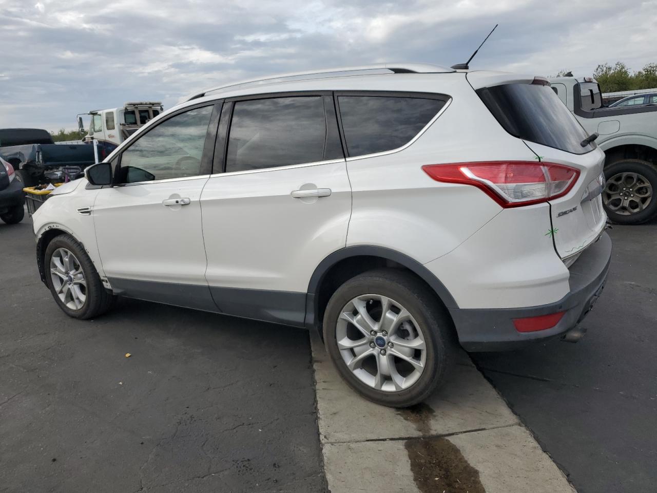 FORD ESCAPE TITANIUM