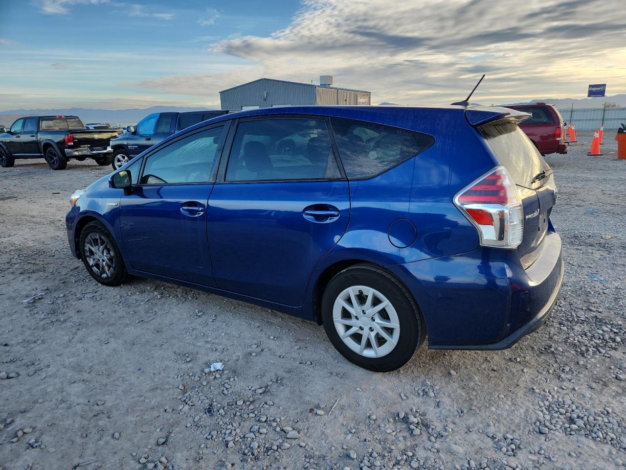 TOYOTA PRIUS V