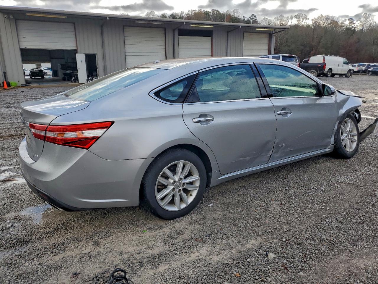 TOYOTA AVALON XLE