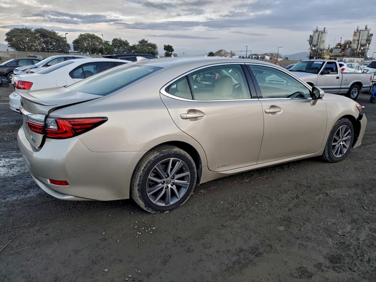 Lexus Es 300h Image 3