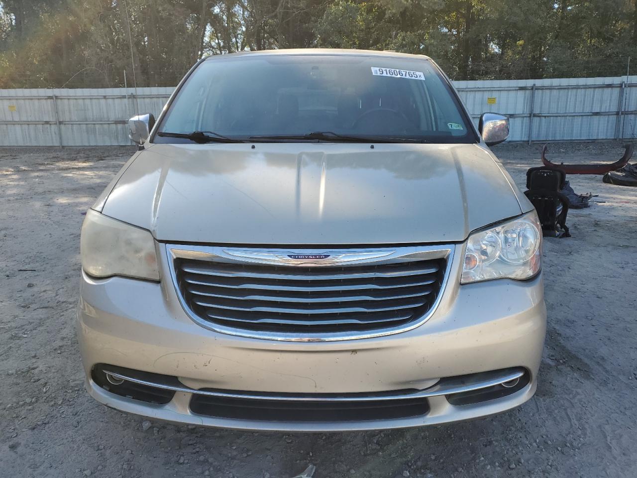 CHRYSLER TOWN & COUNTRY TOURING L