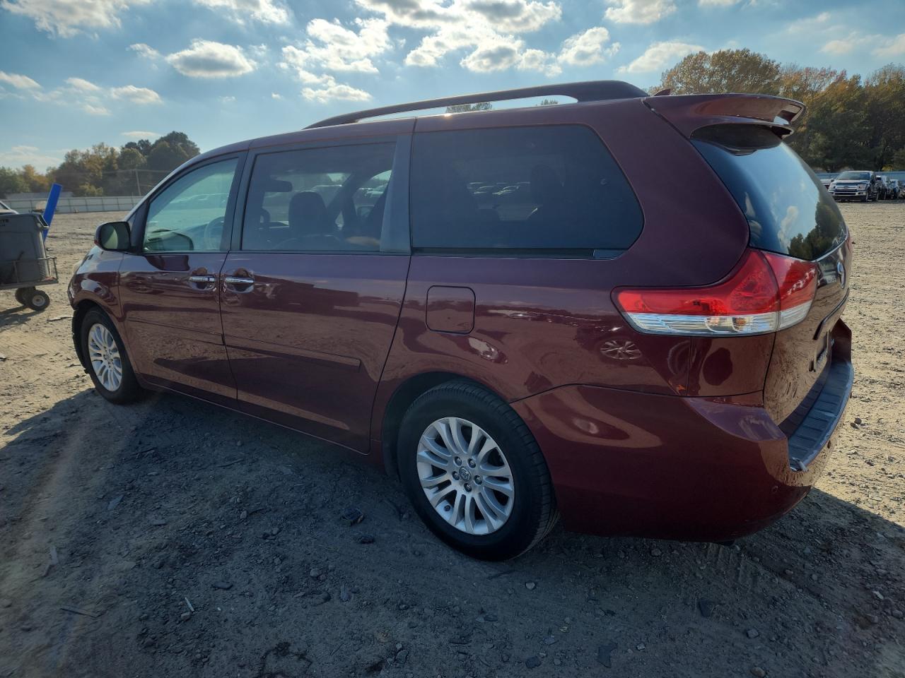 TOYOTA SIENNA XLE