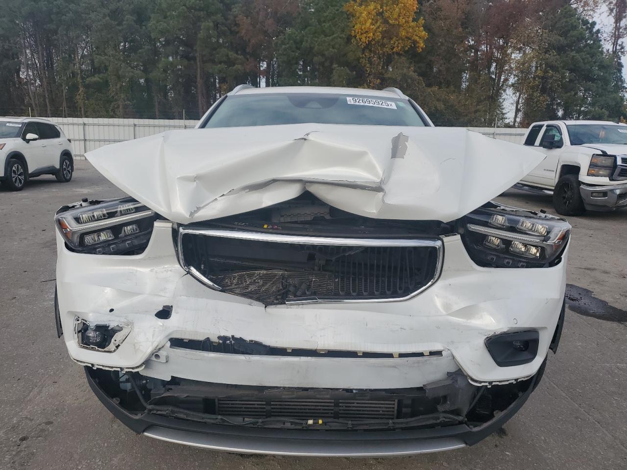 VOLVO XC40 T4 MOMENTUM