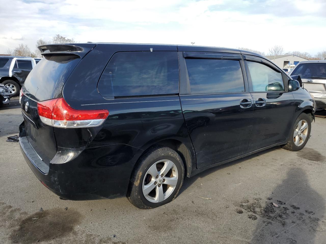 TOYOTA SIENNA BASE