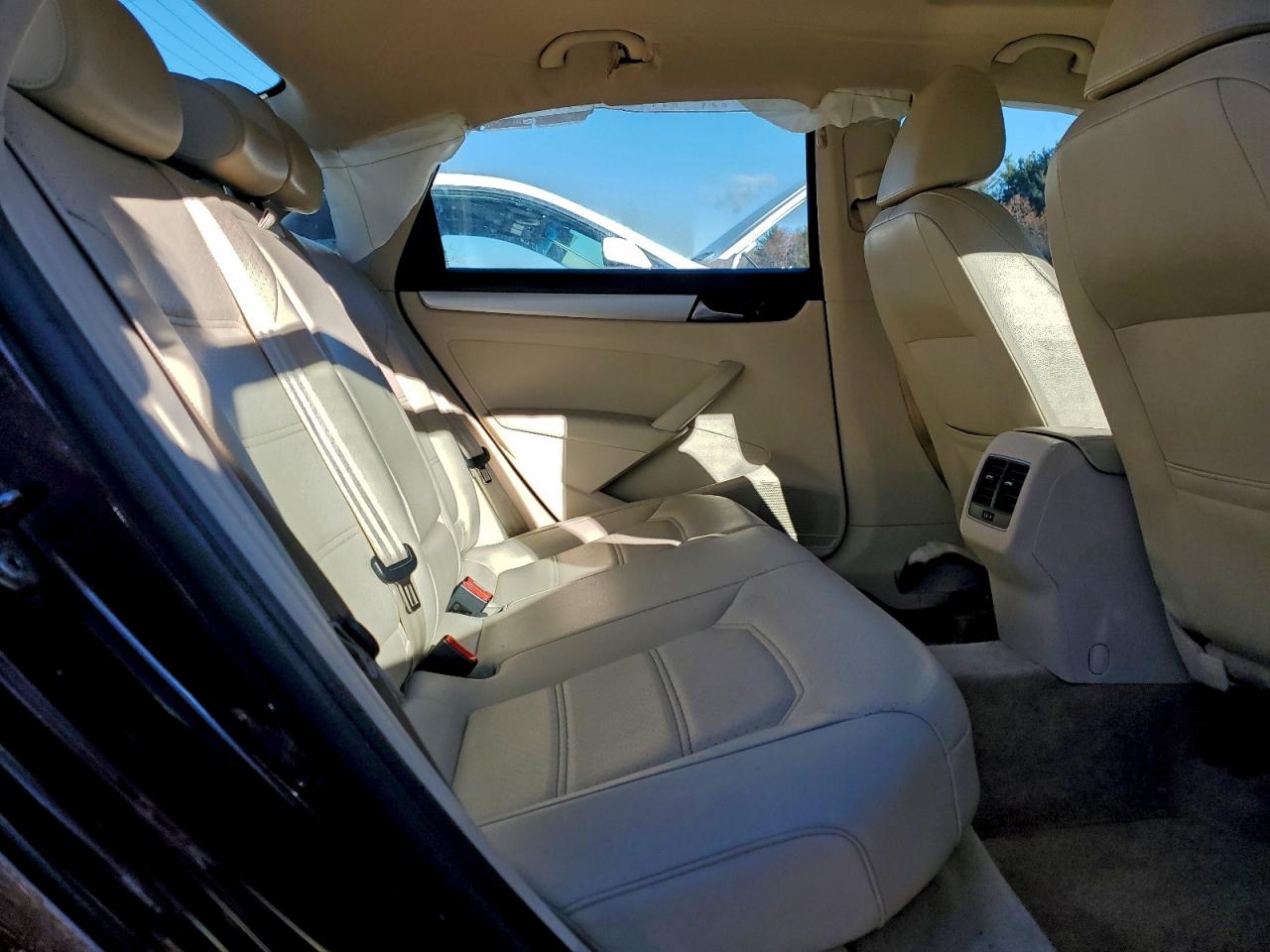 VOLKSWAGEN PASSAT SE