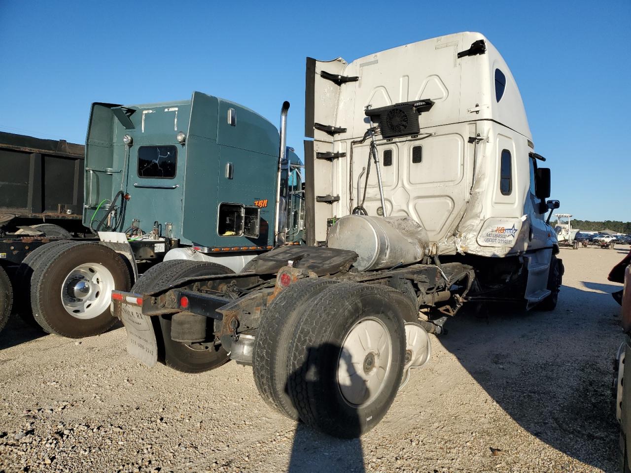 Lot #3284763533 2017 FREIGHTLINER CASCADIA 1