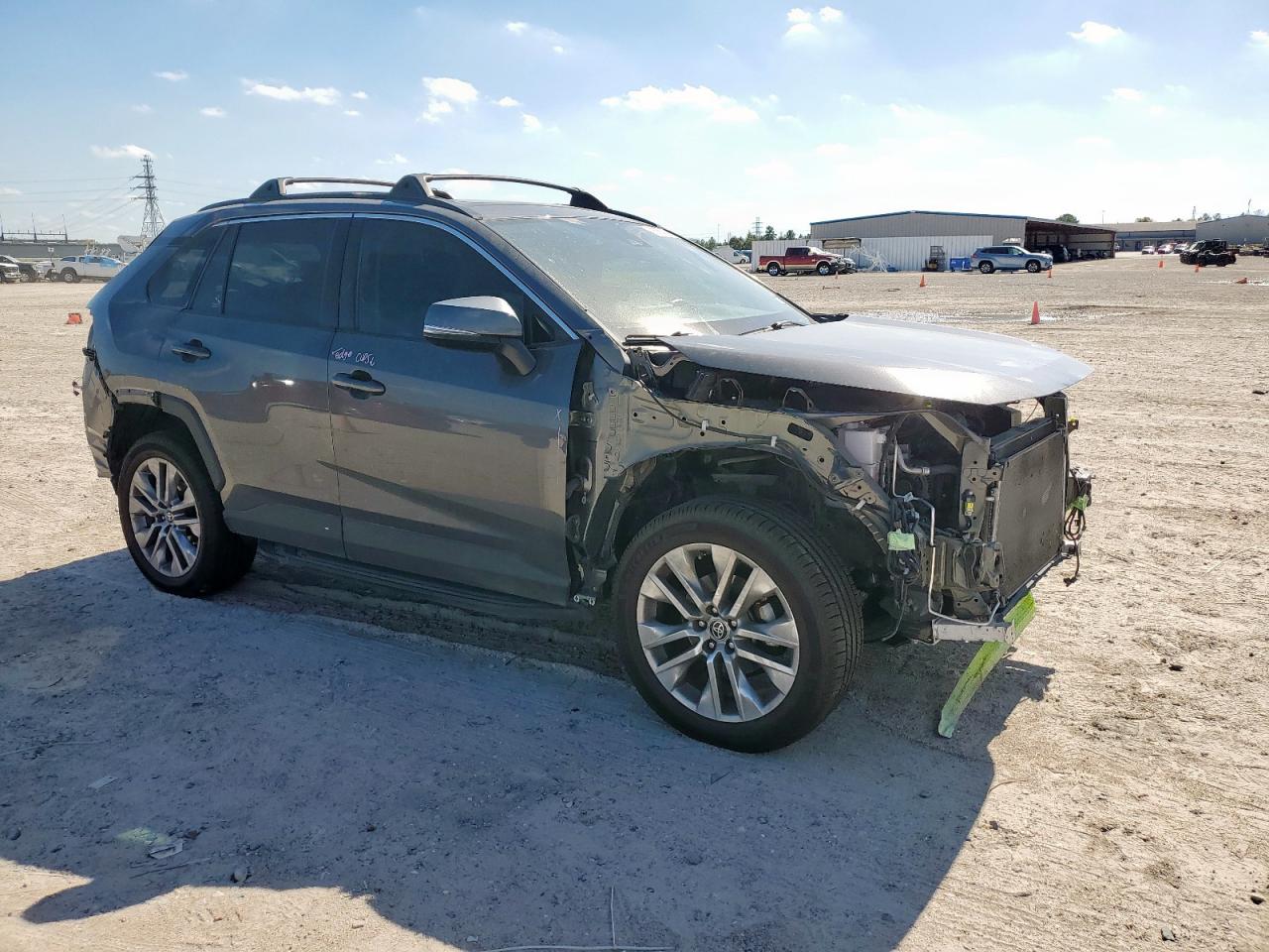 TOYOTA RAV4 XLE PREMIUM