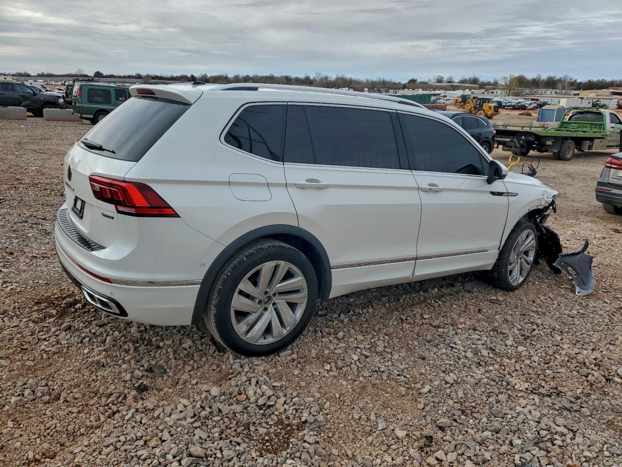 VOLKSWAGEN TIGUAN SEL R-LINE BLACK