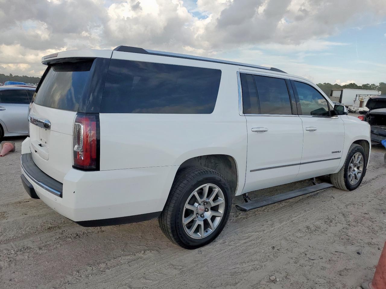 GMC YUKON DENALI