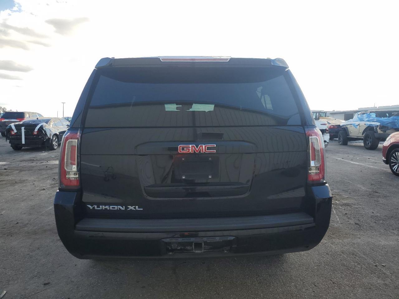 GMC YUKON C1500 SLT