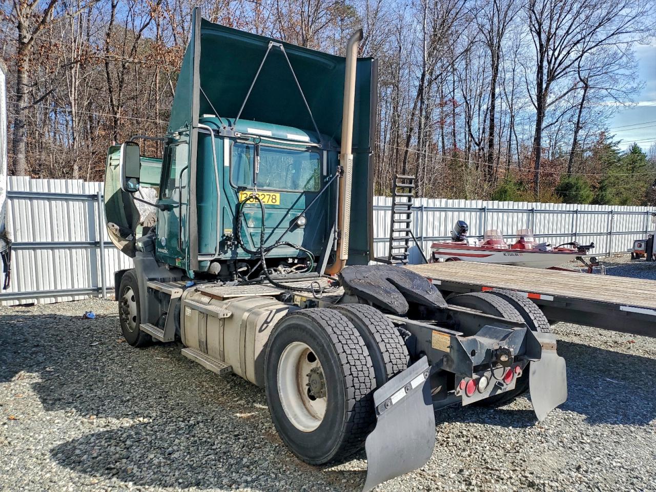 Lot #3302730044 2017 MACK 600 CXU600