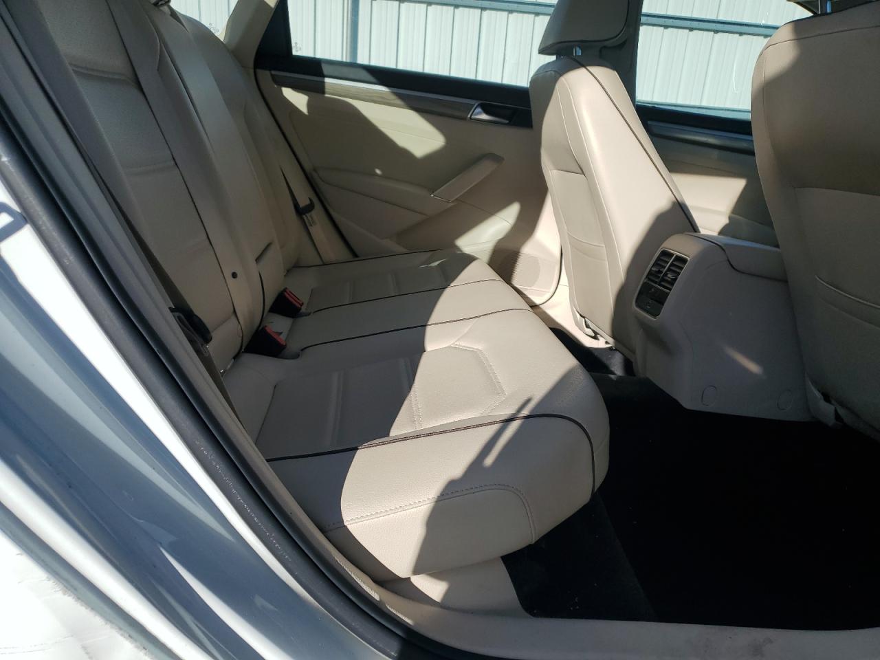 VOLKSWAGEN PASSAT SE