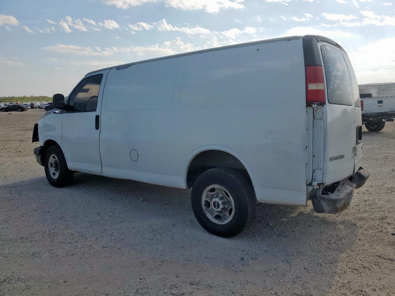 Lot #3298069169 2005 GMC SAVANA G25