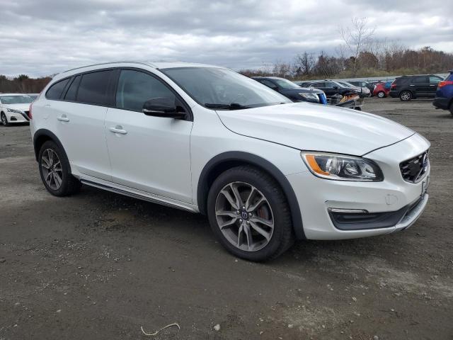 2015 VOLVO V60 CROSS YV4612HK8F1000451