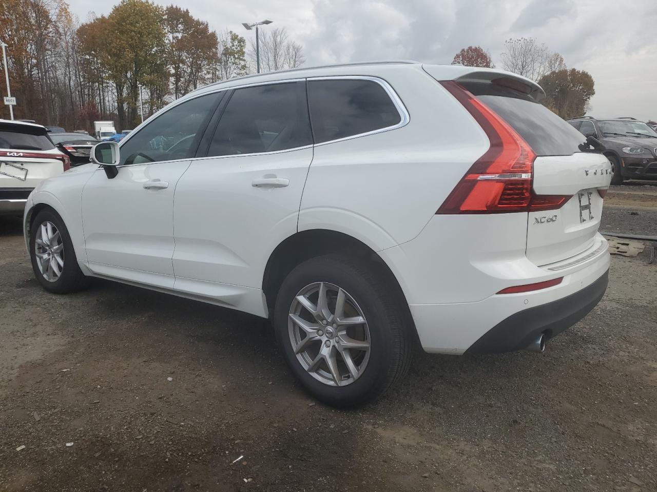 VOLVO XC60 T5 MOMENTUM
