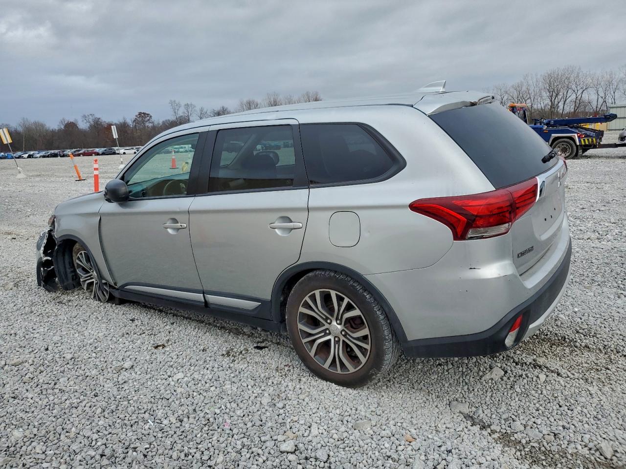 MITSUBISHI OUTLANDER ES