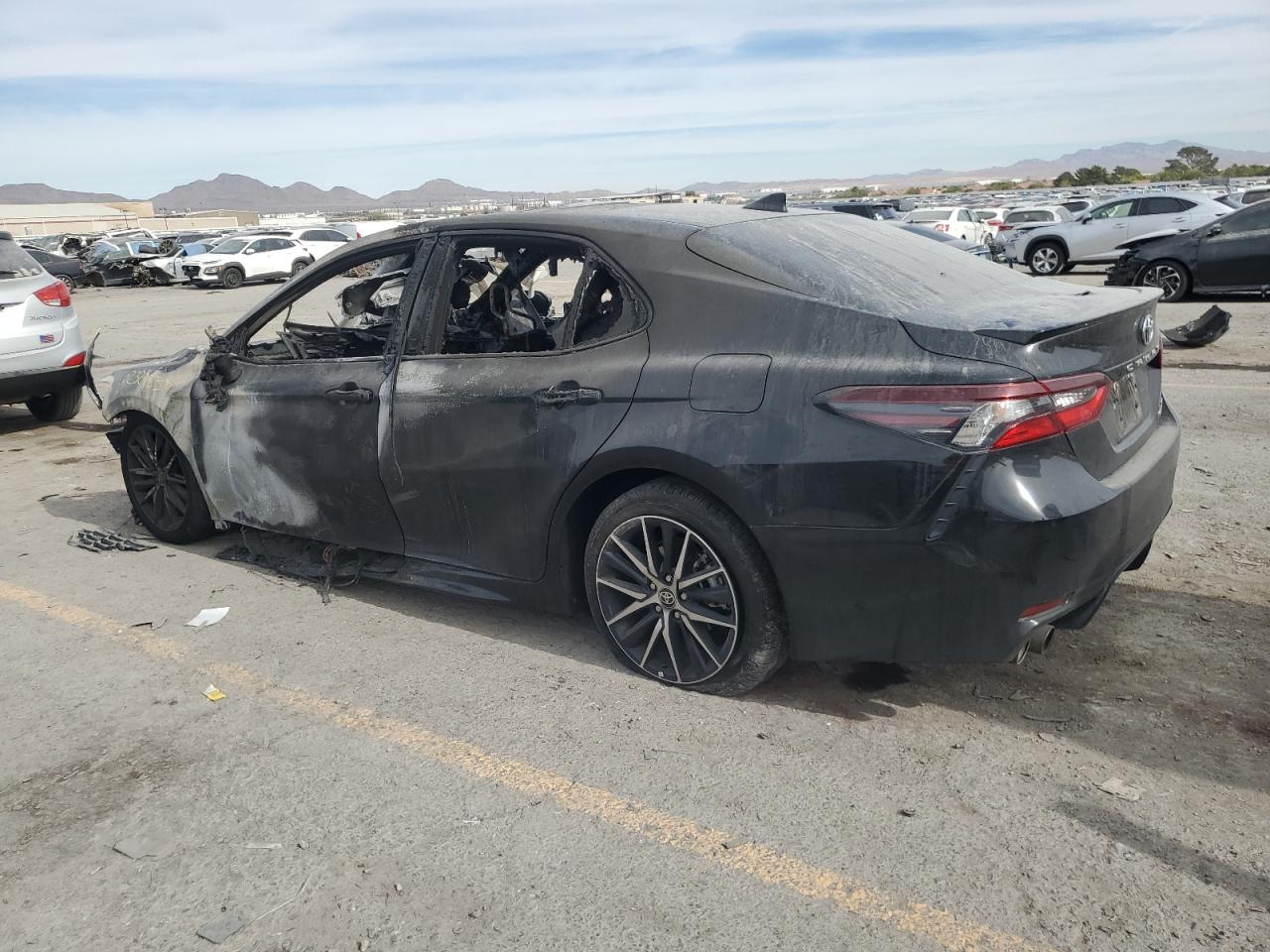 TOYOTA CAMRY SE NIGHT SHADE