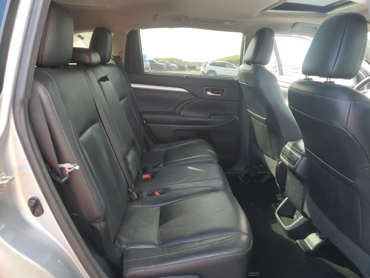 TOYOTA HIGHLANDER SE