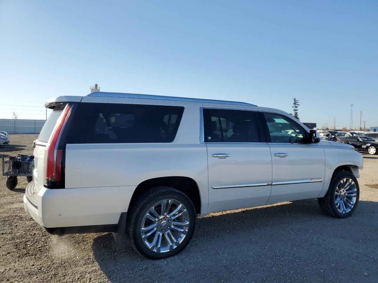 CADILLAC ESCALADE ESV LUXURY