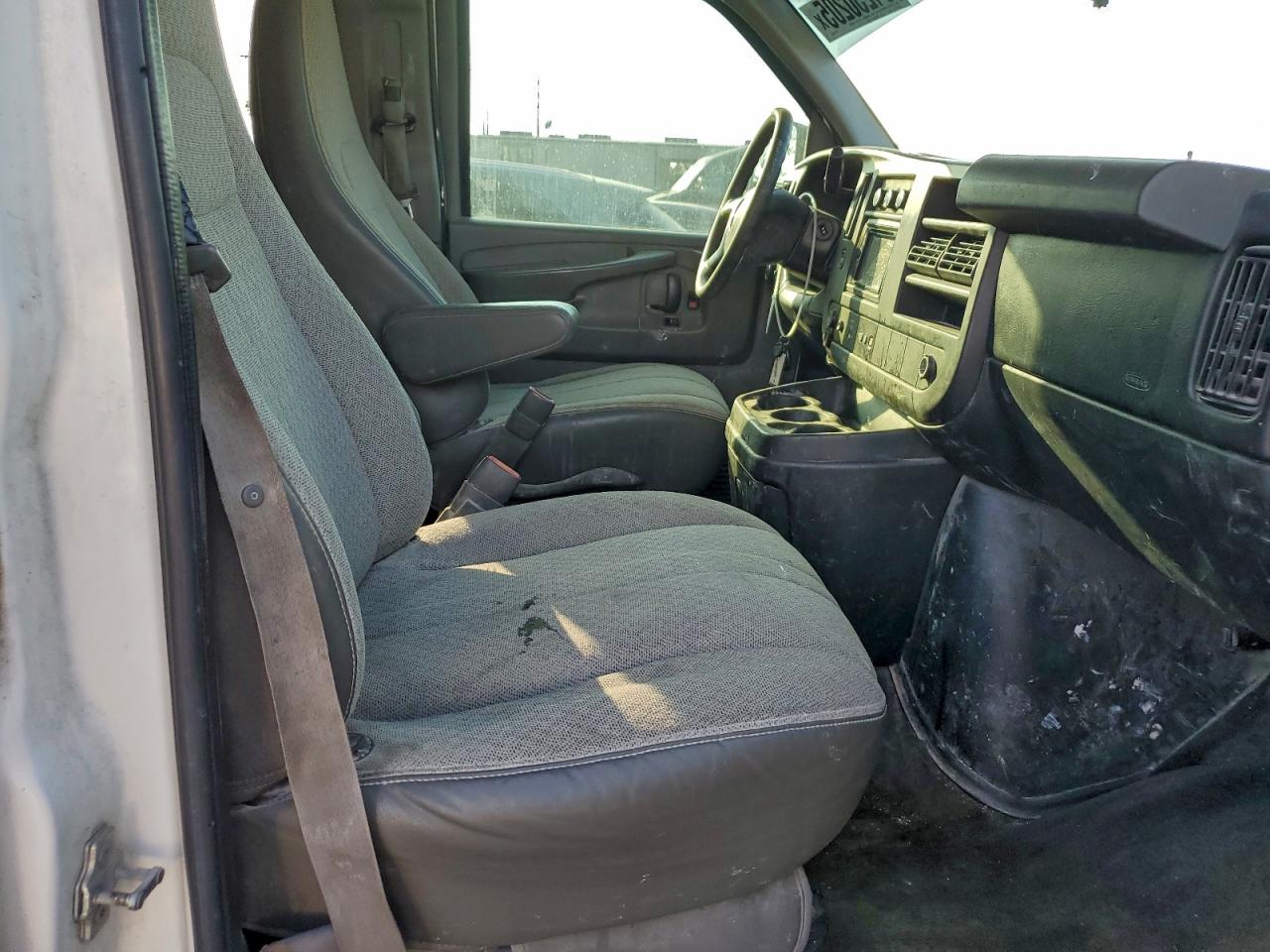 CHEVROLET EXPRESS LT