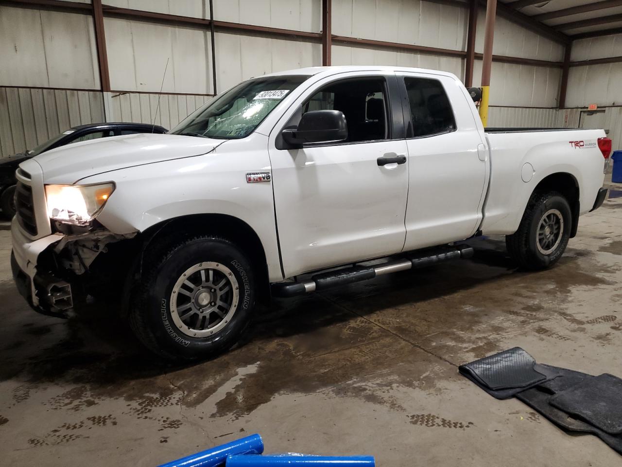 TOYOTA TUNDRA DOUBLE CAB SR5