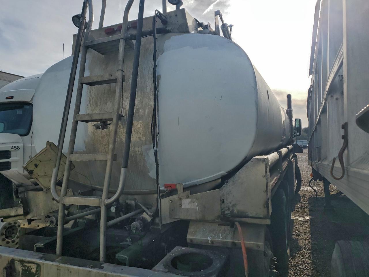 Lot #3318996326 2020 PETERBILT TRACTOR 567