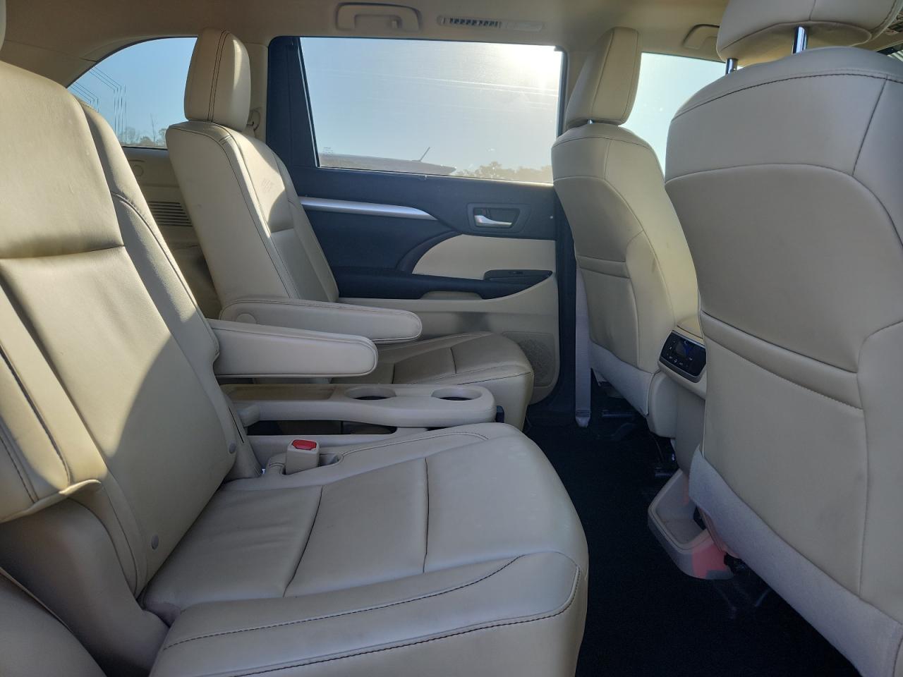 TOYOTA HIGHLANDER XLE