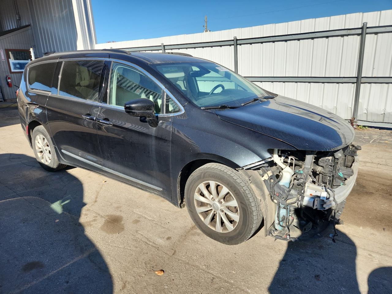 CHRYSLER PACIFICA TOURING L