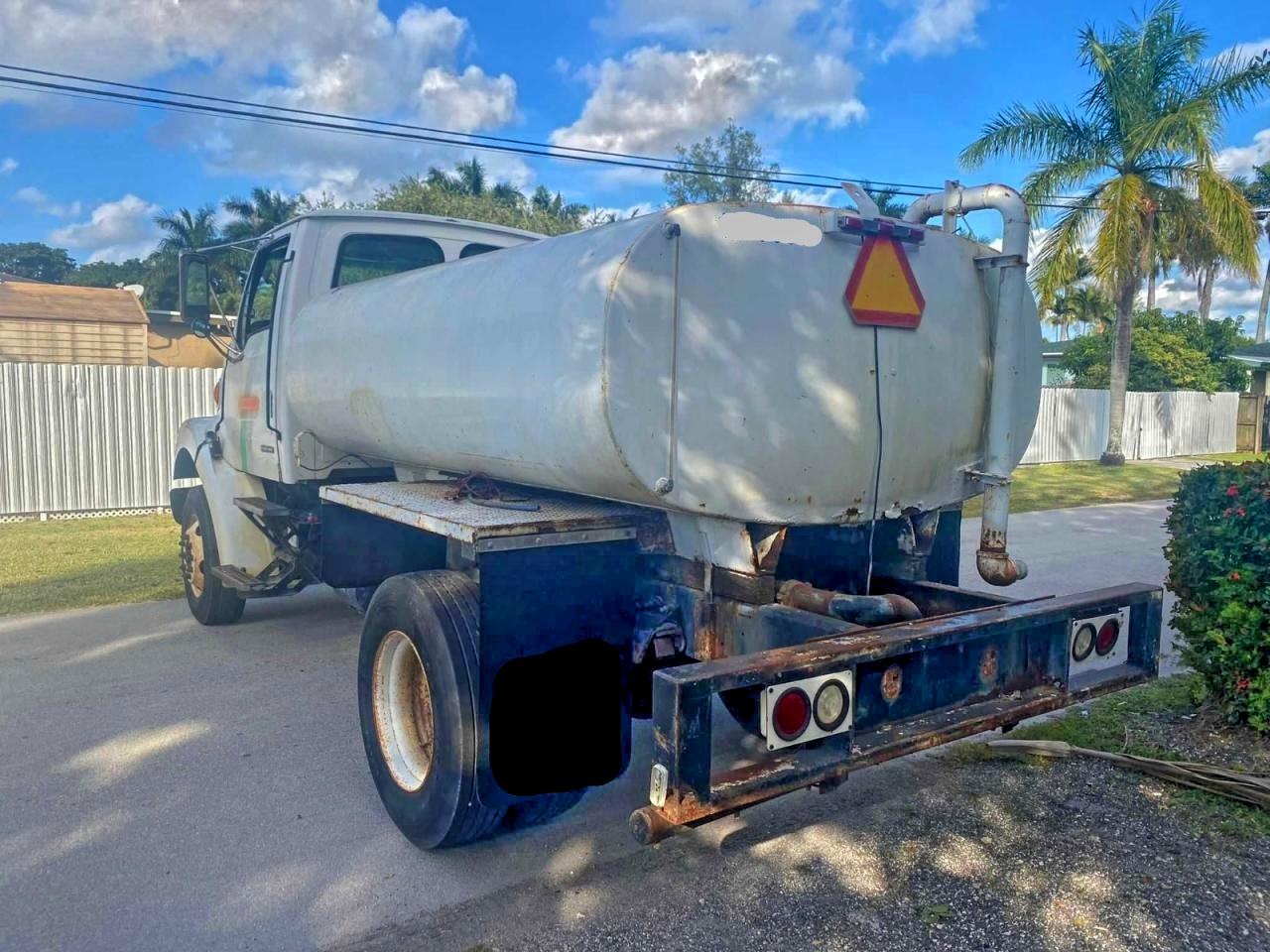 Lot #3296928857 2001 STERLING TRUCK L 7500