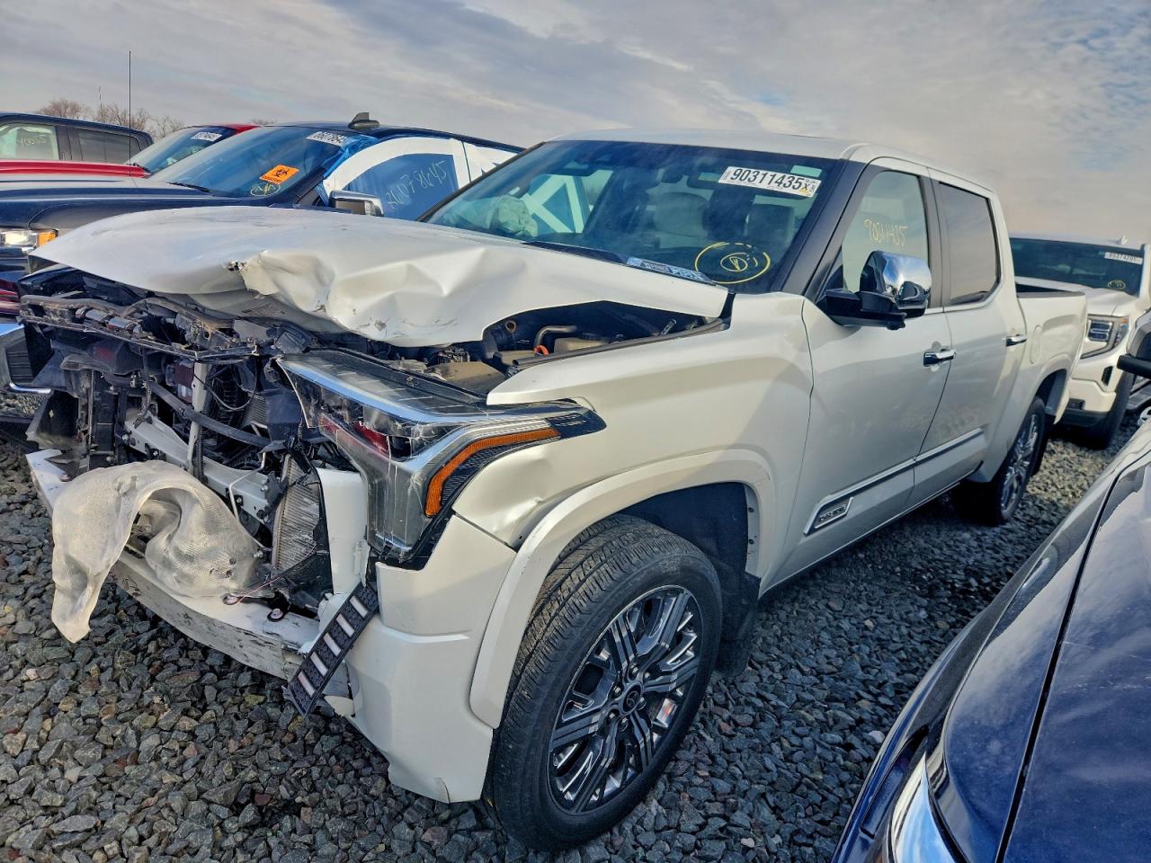 TOYOTA TUNDRA CREWMAX CAPSTONE