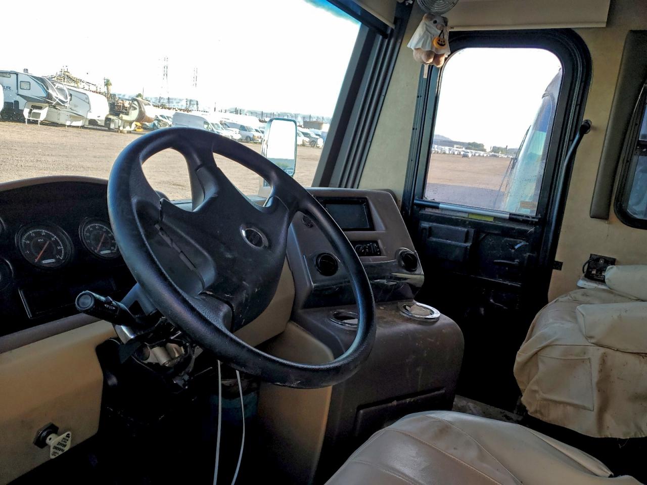 Lot #3318053396 2014 FREIGHTLINER CHASSIS XC