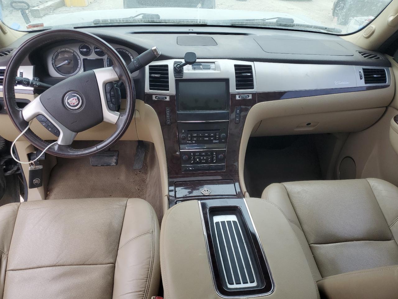 CADILLAC ESCALADE LUXURY