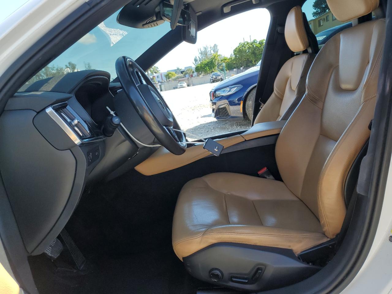 VOLVO S90 T5 MOMENTUM