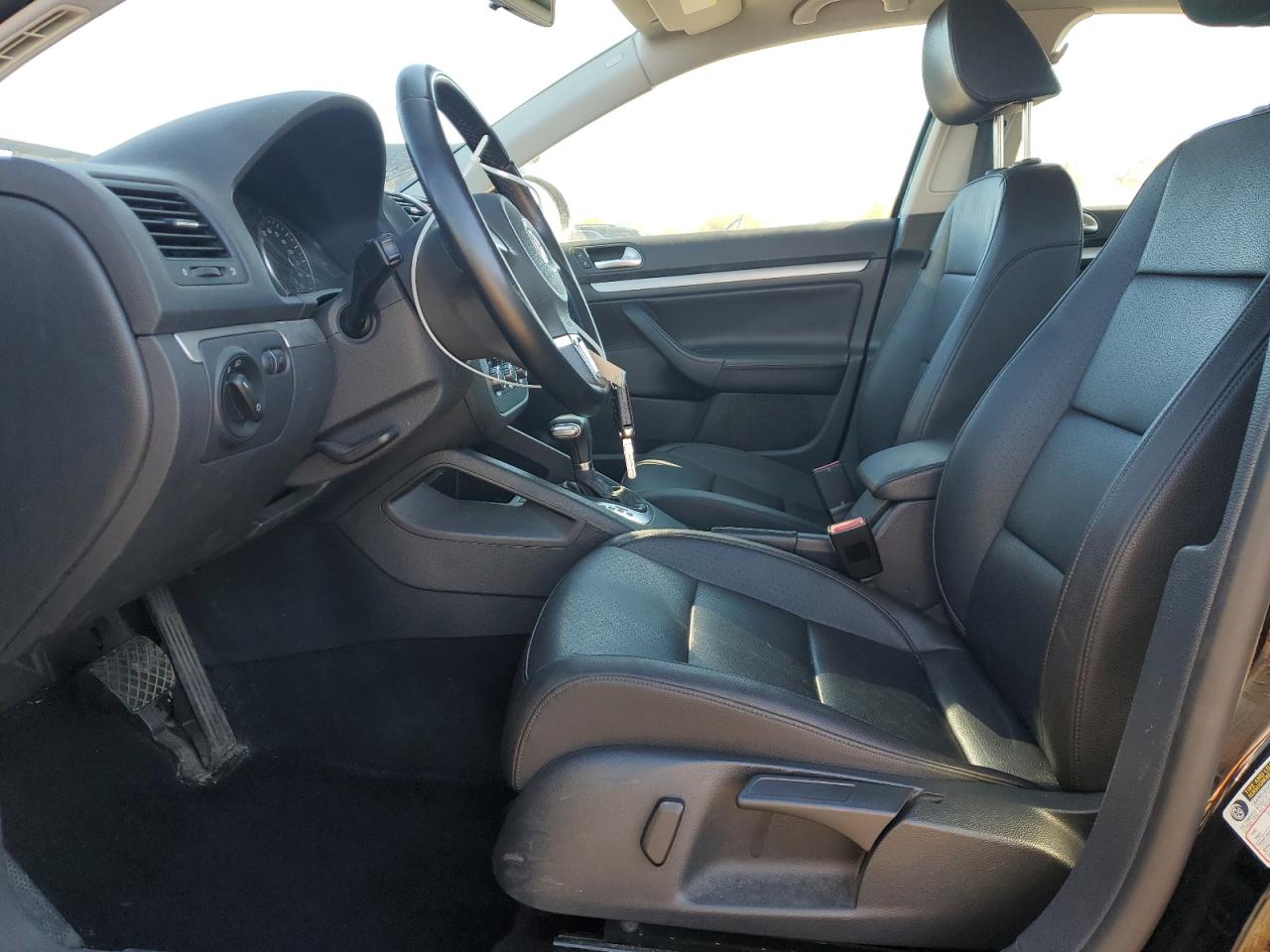 VOLKSWAGEN JETTA LIMITED