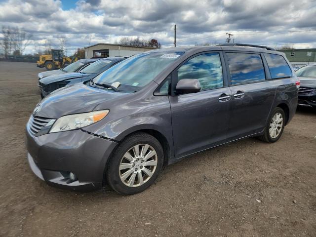 TOYOTA SIENNA XLE