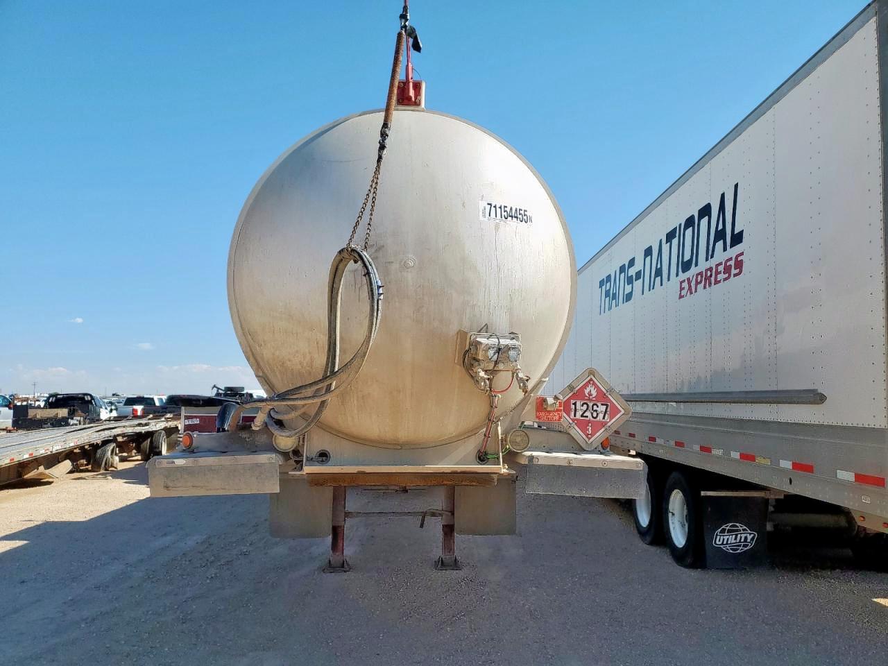 Lot #3285643268 2016 TROXELL TANKER