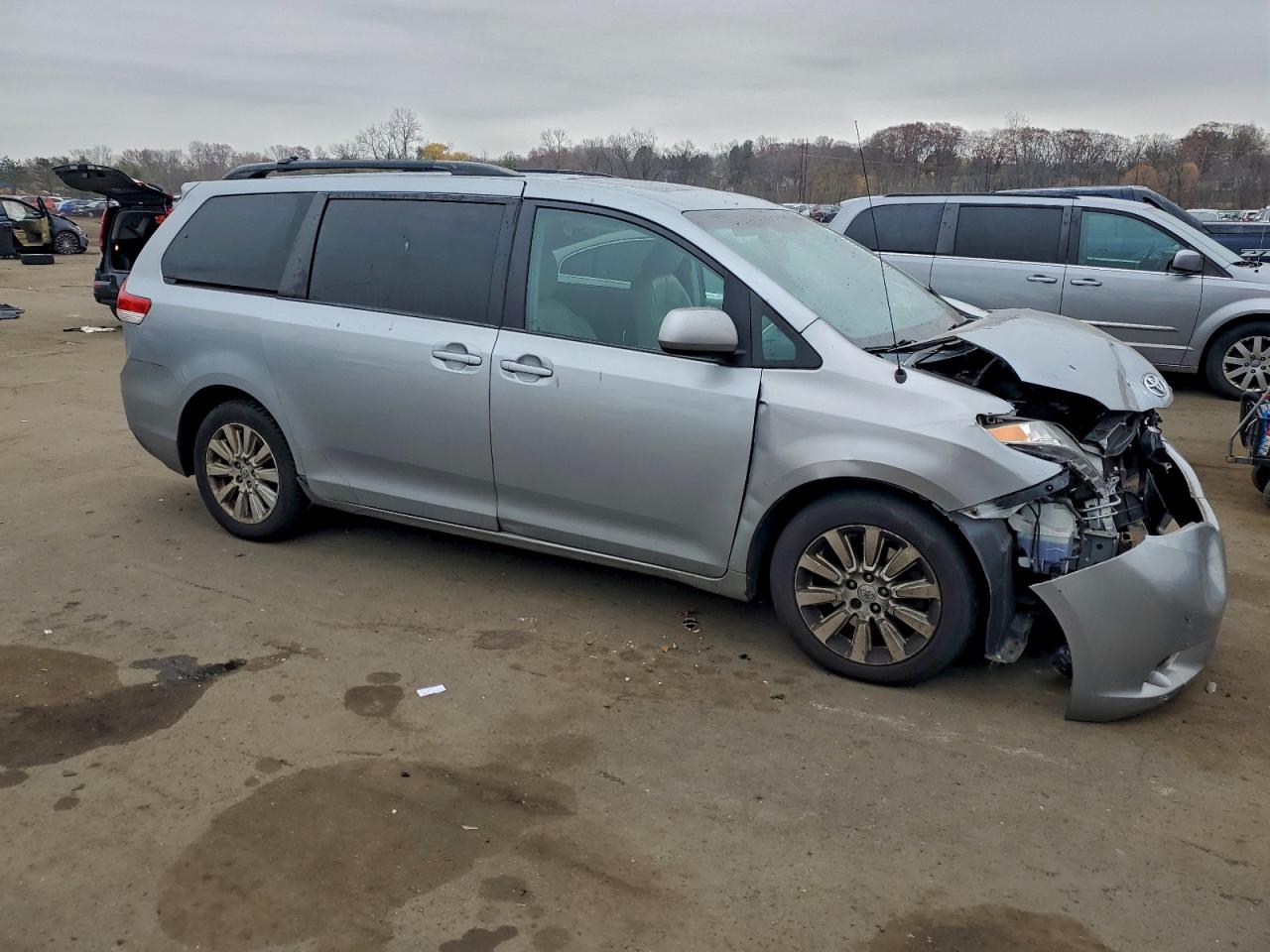 TOYOTA SIENNA XLE