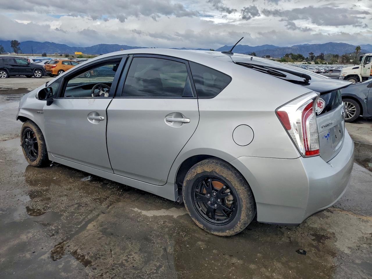 TOYOTA PRIUS