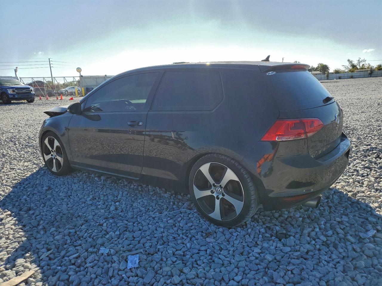 VOLKSWAGEN GOLF BASE / S