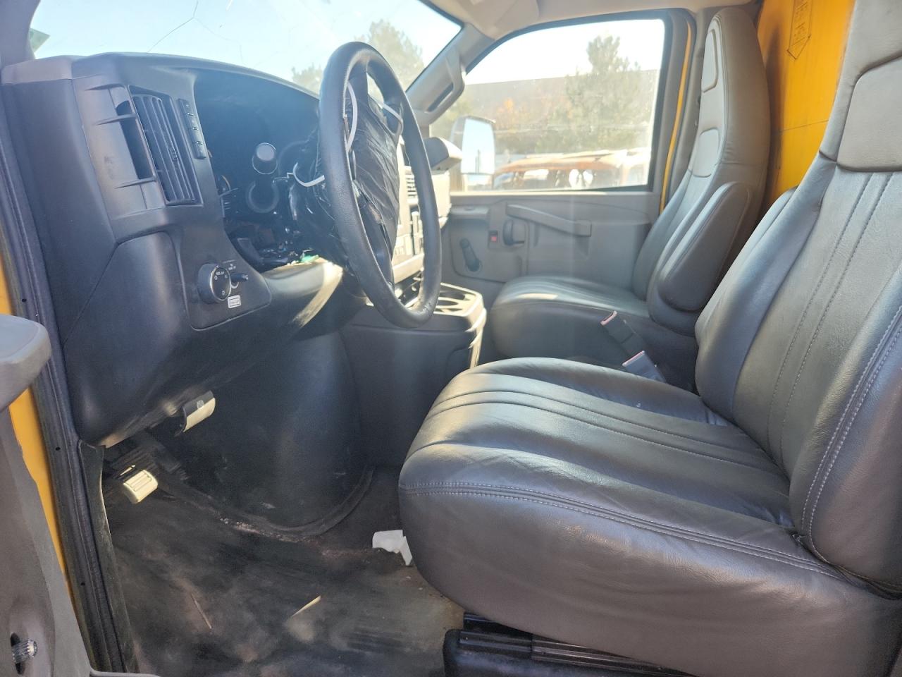 Lot #3290306203 2017 GMC SAVANA